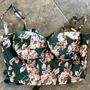 🎀3/$25🎀 SHEIN Dark Green Floral Bustier Crop Top